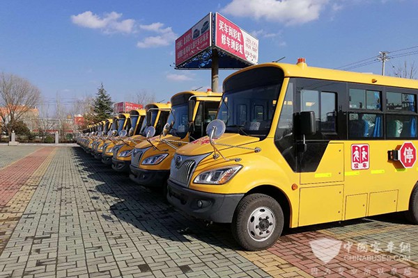50輛宇通校車交付運(yùn)城 宇通“三代校車”迎來(lái)開(kāi)門紅 50輛宇通校車交付運(yùn)城 宇通“三代校車”迎來(lái)開(kāi)門紅