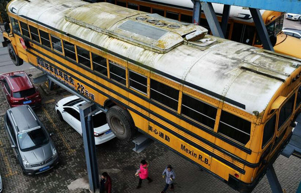 重慶驚現(xiàn)美國(guó)校車民宿 共8個(gè)床位每人28元一晚 重慶驚現(xiàn)美國(guó)校車民宿 共8個(gè)床位每人28元一晚