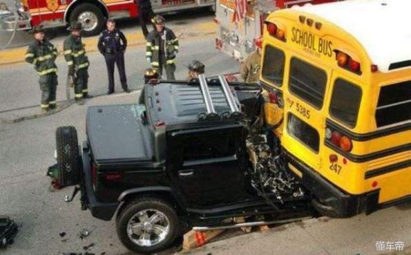 安全標(biāo)準(zhǔn)嚴(yán)格的美國(guó)校巴再次戰(zhàn)勝卡車 校車安全不容忽視 安全標(biāo)準(zhǔn)嚴(yán)格的美國(guó)校巴再次戰(zhàn)勝卡車 校車安全不容忽視