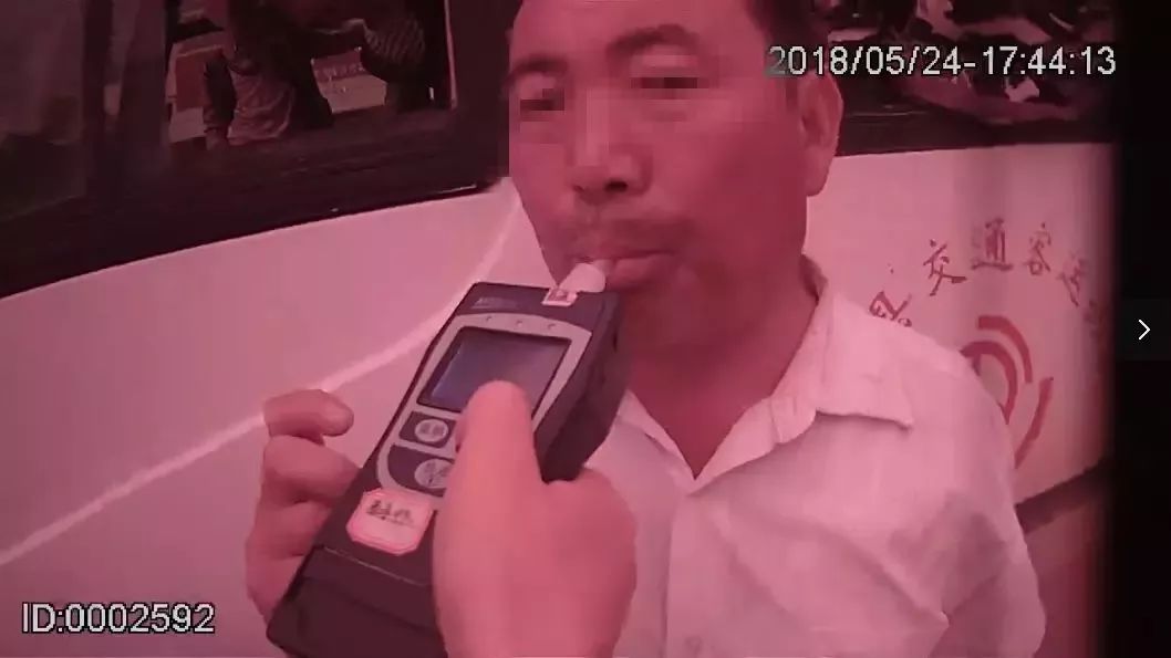 膽大包天！東海一司機(jī)醉酒駕駛“黑校車”接送17名學(xué)生被查