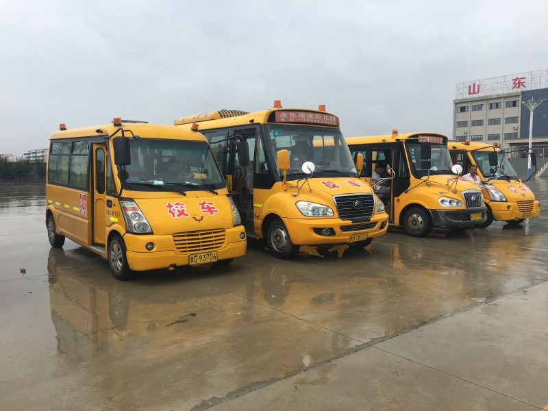 山東滕州:鮑溝鎮(zhèn)學(xué)區(qū)聯(lián)合交警中隊(duì)為校車安裝定位系統(tǒng) 護(hù)航幼兒安全出行 山東滕州:鮑溝鎮(zhèn)學(xué)區(qū)聯(lián)合交警中隊(duì)為校車安裝定位系統(tǒng) 護(hù)航幼兒安全出行