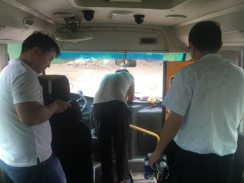 山東滕州:鮑溝鎮(zhèn)學(xué)區(qū)聯(lián)合交警中隊(duì)為校車安裝定位系統(tǒng) 護(hù)航幼兒安全出行 山東滕州:鮑溝鎮(zhèn)學(xué)區(qū)聯(lián)合交警中隊(duì)為校車安裝定位系統(tǒng) 護(hù)航幼兒安全出行