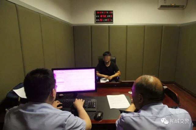 柘城：交警查獲一嚴重超員“黑校車” 司機已被刑拘