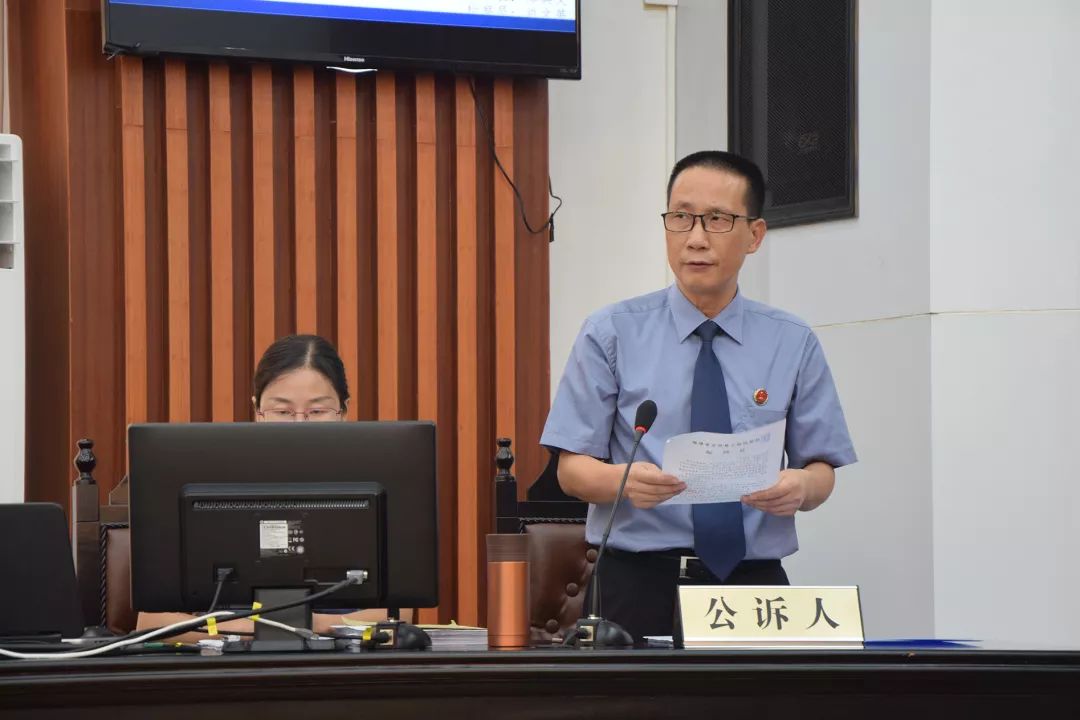 全市首例非法校車超載危險駕駛案開庭，鄭其文檢察長出庭公訴