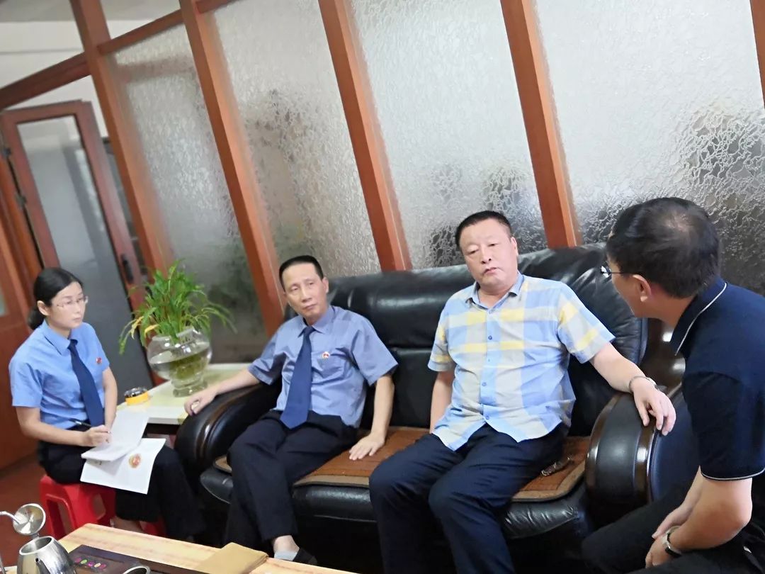 全市首例非法校車超載危險駕駛案開庭，鄭其文檢察長出庭公訴