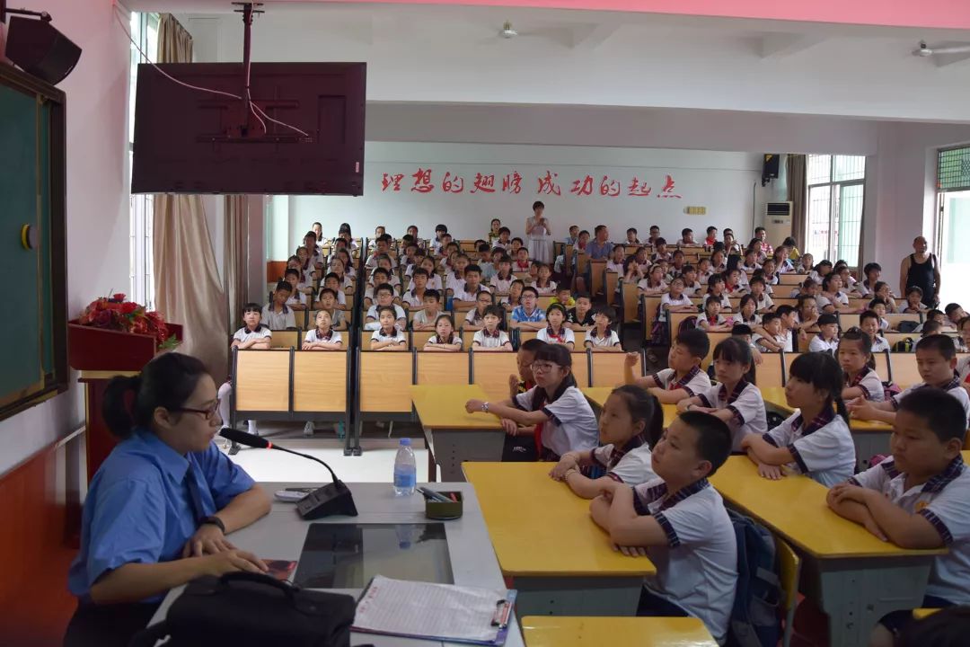 全市首例非法校車超載危險駕駛案開庭，鄭其文檢察長出庭公訴