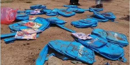 富國(guó)空軍用上百萬(wàn)炸彈掀翻校車 窮國(guó)百姓只能挖土安葬遇難兒童