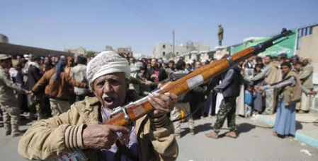 富國(guó)空軍用上百萬(wàn)炸彈掀翻校車 窮國(guó)百姓只能挖土安葬遇難兒童