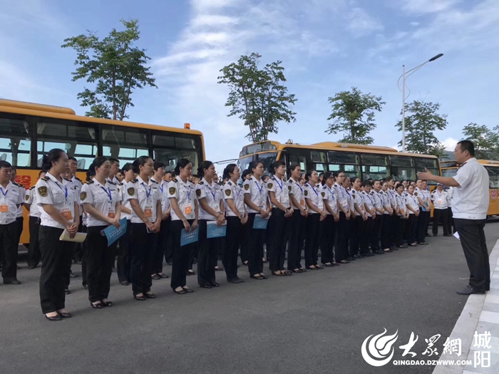 溫馨校車助力“哥德杯中國”交通保障 主題車廂盡顯中國文化魅力 溫馨校車助力“哥德杯中國”交通保障 主題車廂盡顯中國文化魅力