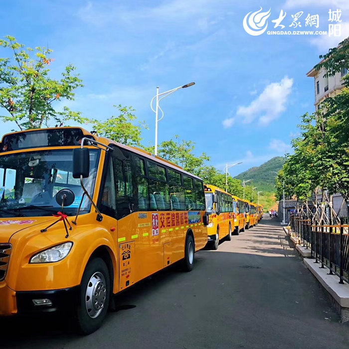 溫馨校車助力“哥德杯中國”交通保障 主題車廂盡顯中國文化魅力 溫馨校車助力“哥德杯中國”交通保障 主題車廂盡顯中國文化魅力