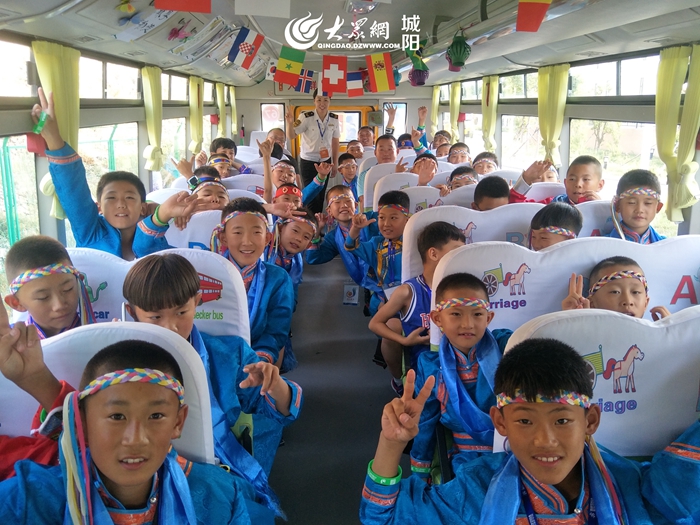 溫馨校車助力“哥德杯中國”交通保障 主題車廂盡顯中國文化魅力 點擊瀏覽下一張