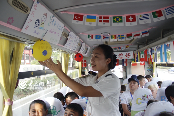 溫馨校車助力“哥德杯中國”交通保障 主題車廂盡顯中國文化魅力 溫馨校車助力“哥德杯中國”交通保障 主題車廂盡顯中國文化魅力