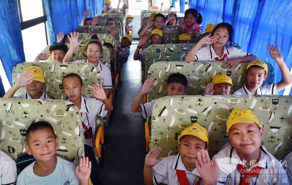 山東?。簴|營“油地”攜手共建 中通智慧校車服務(wù)無憂