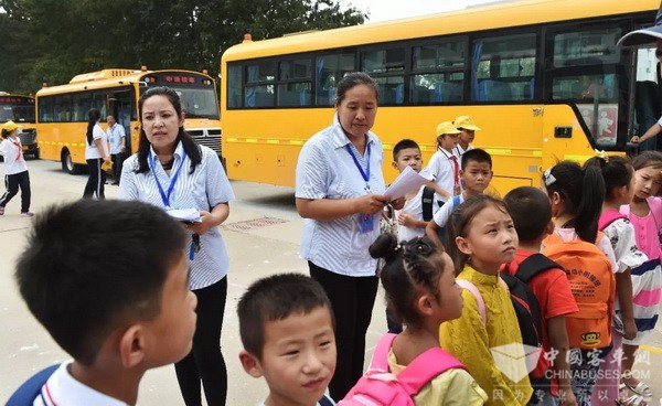 山東?。簴|營“油地”攜手共建 中通智慧校車服務(wù)無憂