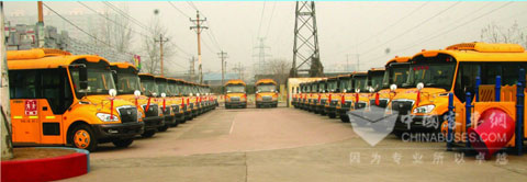 宇通“小飛俠”校車安陽上崗護航學童安全 宇通校車