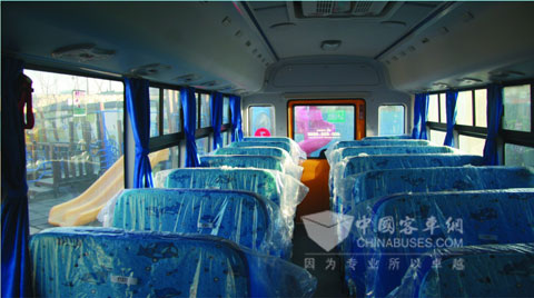 宇通“小飛俠”校車安陽上崗護航學童安全 宇通“小飛俠”校車安陽上崗護航學童安全