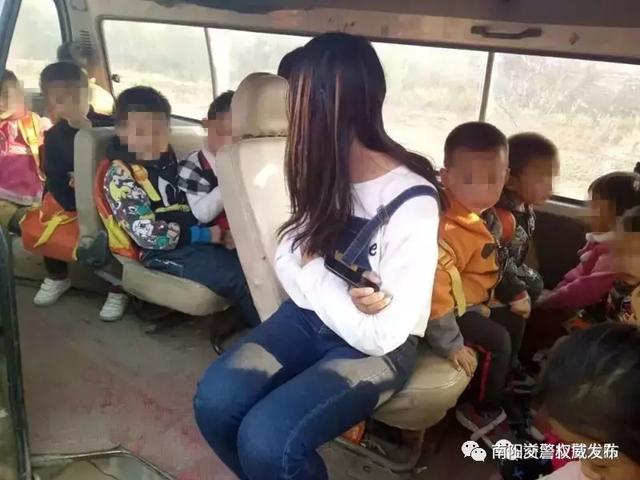 南陽一男子太猖狂！開“黑校車”還超員，刑拘你們虧不虧？