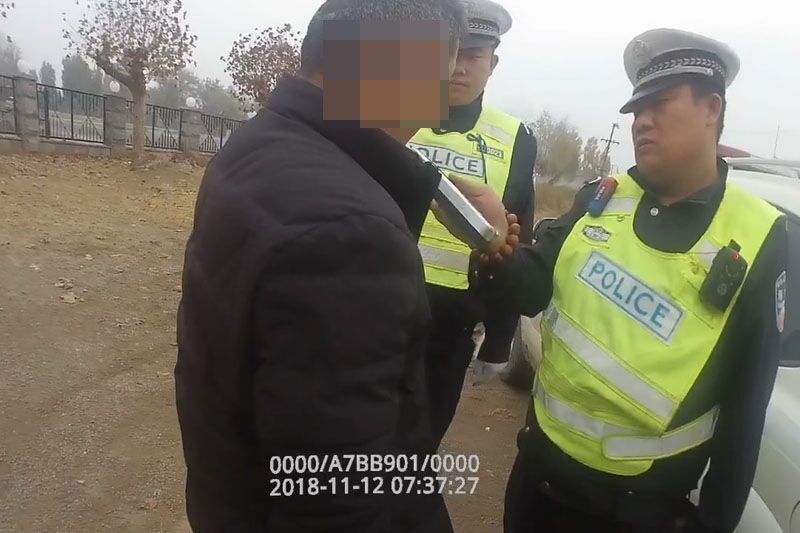 吃驚！校車司機(jī)醉酒駕駛 拉著一車孩子去上學(xué)