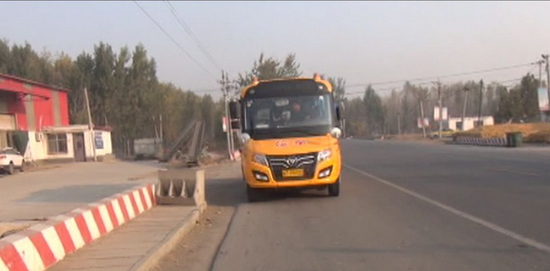 校車未取得標(biāo)牌就上路 被罰款2萬元