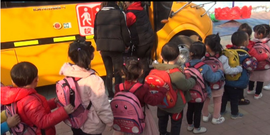 校車未取得標(biāo)牌就上路 被罰款2萬元