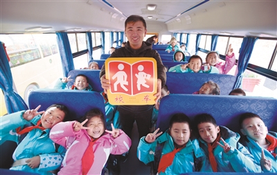 沈陽交管部門對校車嚴格管理 保孩子們乘車安全 沈陽交管部門對校車嚴格管理 保孩子們乘車安全