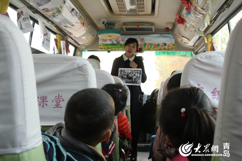 青島:交運(yùn)校車聯(lián)合嶗山區(qū)司法局開(kāi)展憲法進(jìn)校車活動(dòng) 點(diǎn)擊瀏覽下一張