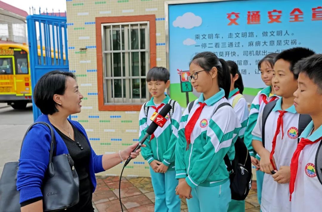 江門(mén)：政府購(gòu)買(mǎi)資源，臺(tái)山實(shí)施校車(chē)接送保障學(xué)生安全