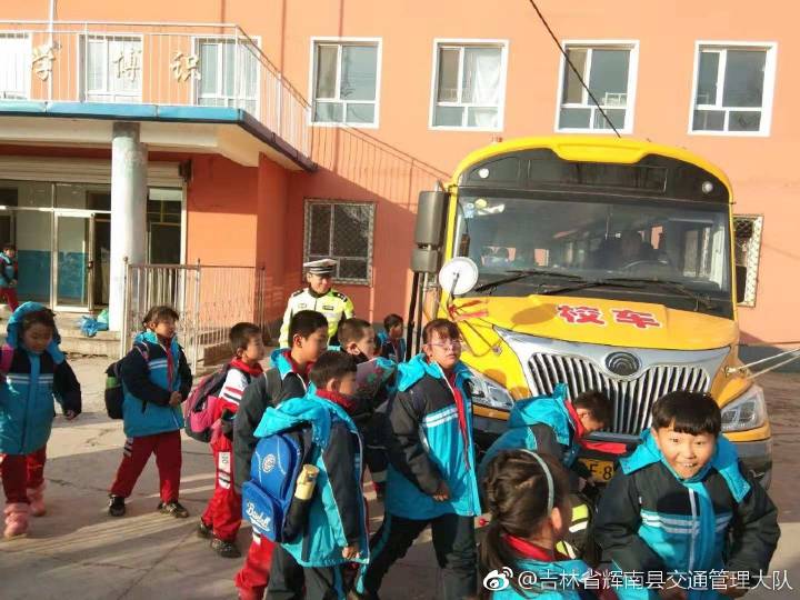 [百日安全行動(dòng)]輝南交警:大排查 大治理 密織校車(chē)安全網(wǎng)