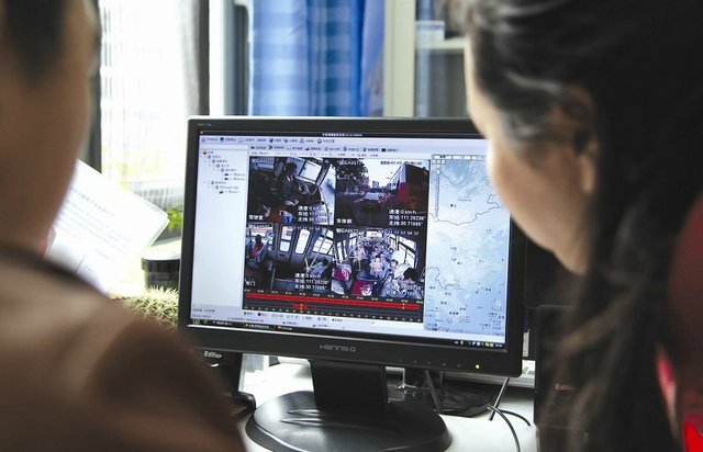 宜昌首個(gè)校車“車聯(lián)網(wǎng)”可視化平臺(tái)試點(diǎn)運(yùn)行