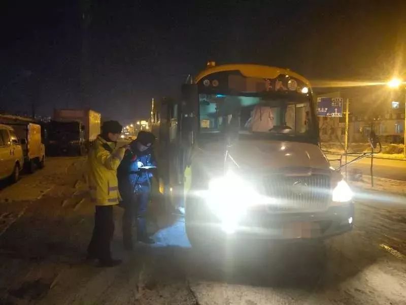 重罰！黑龍江省一男子偽造駕照開校車，罰3萬元、行拘10日、記12分