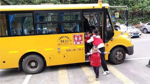 安全與我同行-校車安全演練/ 安全與我同行——記我園校車安全演練