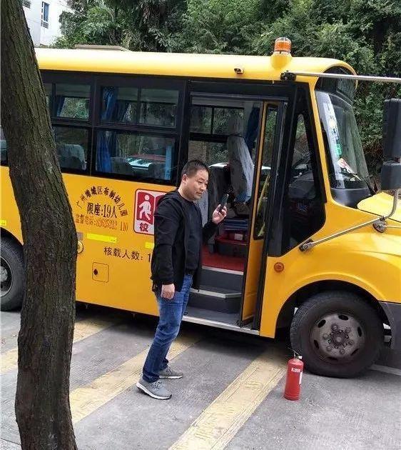 安全與我同行-校車安全演練/ 安全與我同行——記我園校車安全演練