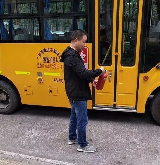 安全與我同行-校車安全演練/ 安全與我同行——記我園校車安全演練