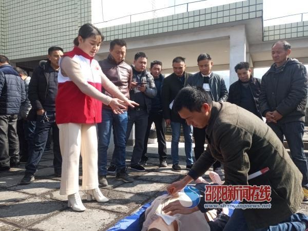 新寧縣舉辦校車司機(jī)救護(hù)知識(shí)培訓(xùn)班