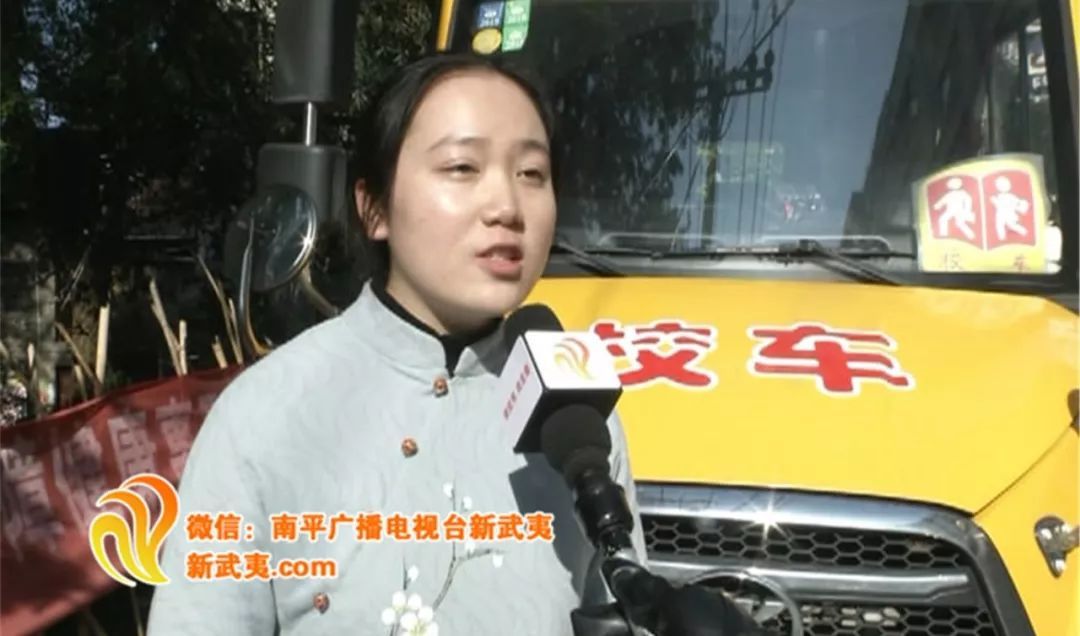 南平一幼兒園校車被砸 查看監(jiān)控發(fā)現(xiàn)…… 南平一幼兒園校車被砸 查看監(jiān)控發(fā)現(xiàn)……