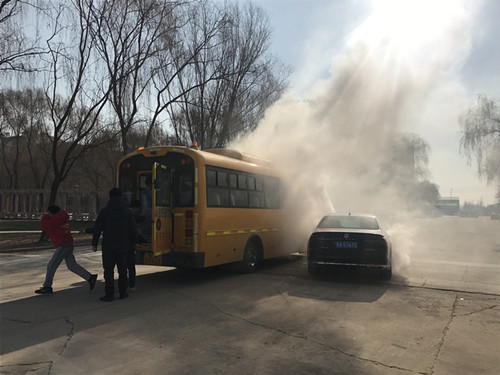 濟(jì)南市:2018年高新區(qū)校車(chē)消防演練在遙墻中學(xué)舉行 濟(jì)南市:2018年高新區(qū)校車(chē)消防演練在遙墻中學(xué)舉行