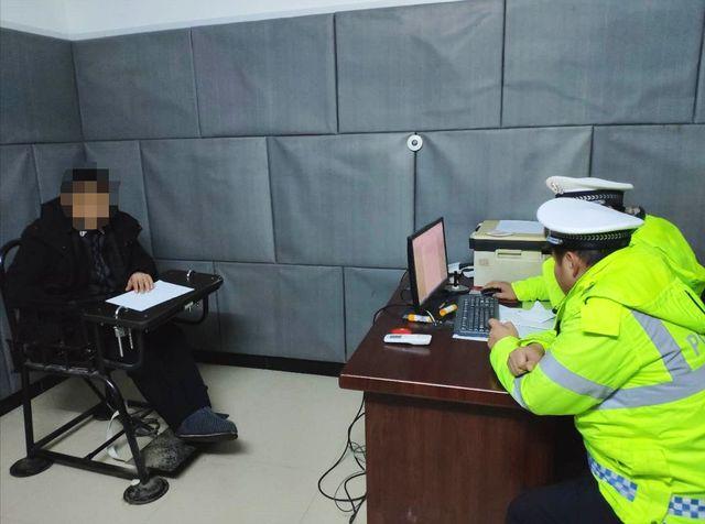 【警事】王英校車公司負(fù)責(zé)人二次無證駕駛被行拘 【警事】王英校車公司負(fù)責(zé)人二次無證駕駛被行拘