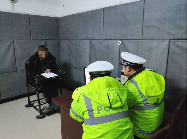 【警事】王英校車公司負(fù)責(zé)人二次無證駕駛被行拘 【警事】王英校車公司負(fù)責(zé)人二次無證駕駛被行拘