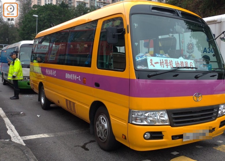 香港兩校車相撞，至少15名幼兒園學(xué)生受傷