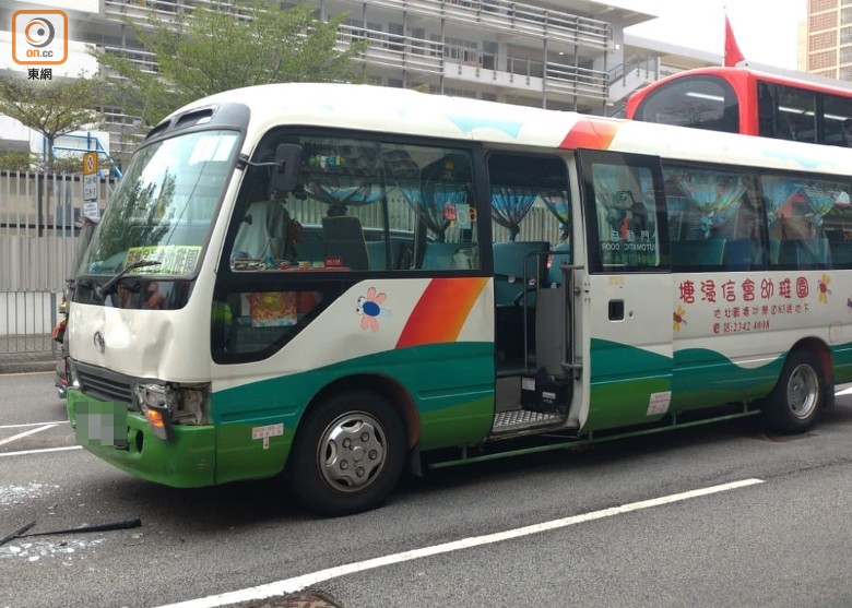 香港兩校車相撞，至少15名幼兒園學(xué)生受傷