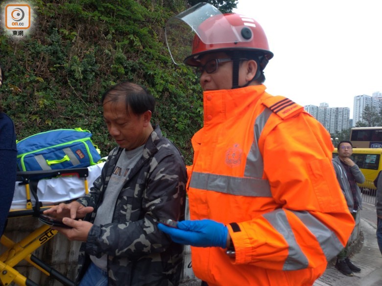 香港兩校車相撞，至少15名幼兒園學(xué)生受傷