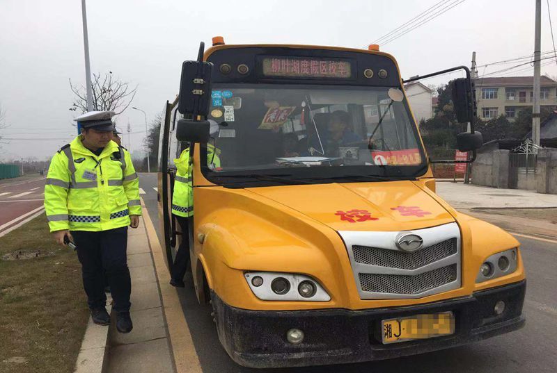 校車無“照管員”違法嗎？是的?。?！