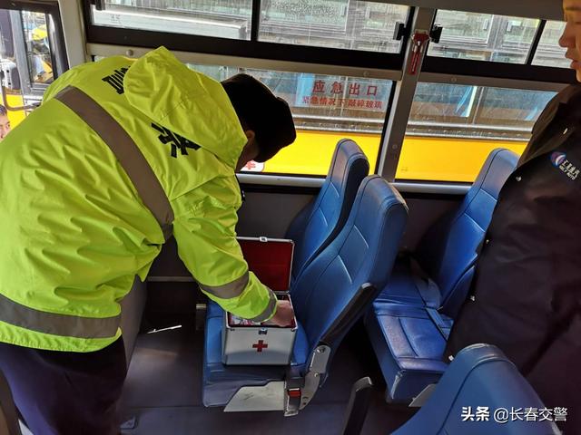 強化校車檢查，筑牢安全防線，“校車安全”這根弦堅決不能松！