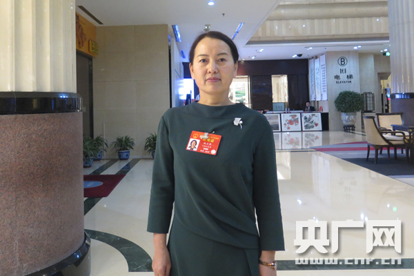 全國(guó)人大代表甄蘭芳:建議補(bǔ)齊貧困地區(qū)師資短板 讓更多“冰花男孩”被教育改變 全國(guó)人大代表甄蘭芳:建議補(bǔ)齊貧困地區(qū)師資短板 讓更多“冰花男孩”被教育改變