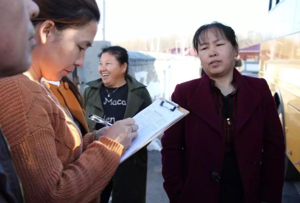 突泉縣60輛校車確保4865名學(xué)生安全出行/ 突泉縣60輛校車確保4865名學(xué)生安全出行