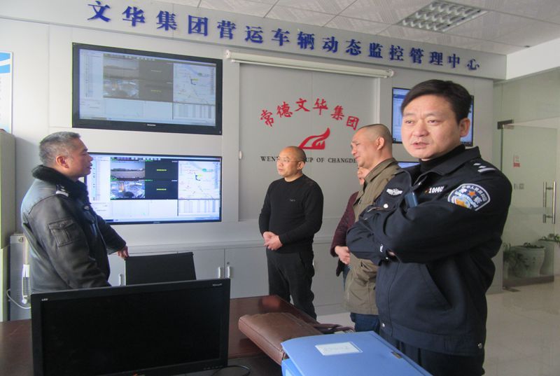 常德柳葉湖交警:深入校車公司督導(dǎo)檢查安全生產(chǎn)工作 常德柳葉湖交警:深入校車公司督導(dǎo)檢查安全生產(chǎn)工作