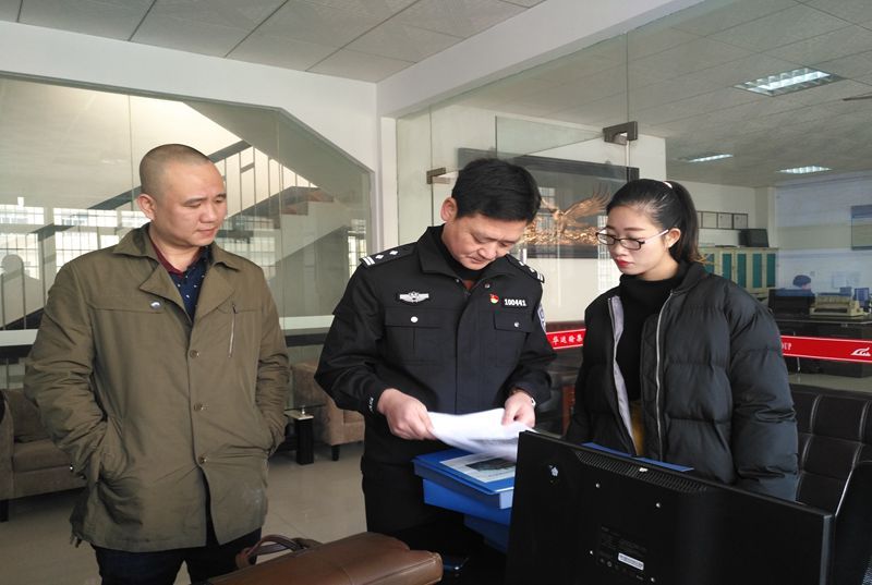 常德柳葉湖交警:深入校車公司督導(dǎo)檢查安全生產(chǎn)工作 常德柳葉湖交警:深入校車公司督導(dǎo)檢查安全生產(chǎn)工作