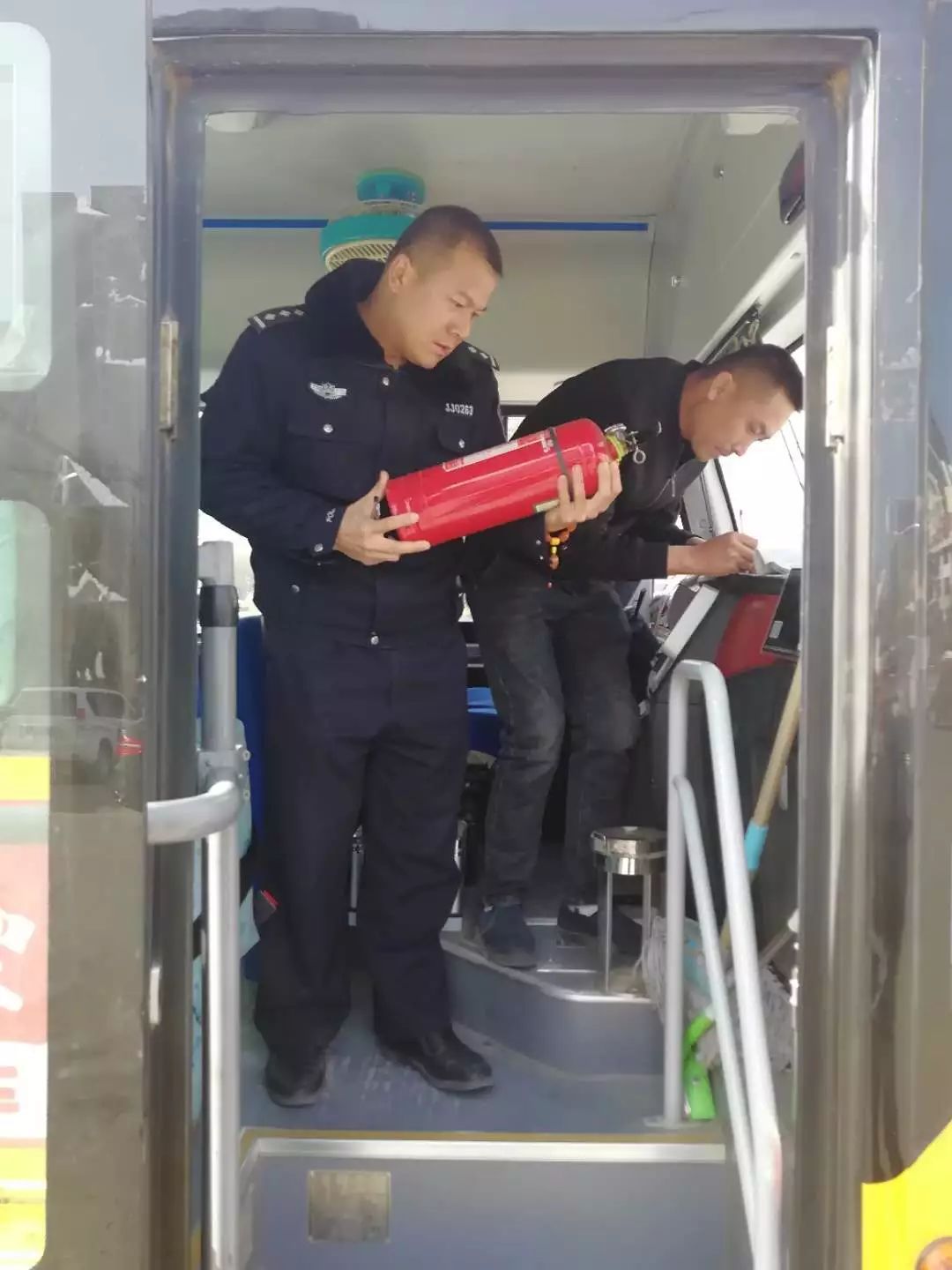 安暢行動(dòng)|一大隊(duì)多措并舉加大校園校車(chē)交通安全管理 安暢行動(dòng)|一大隊(duì)多措并舉加大校園校車(chē)交通安全管理