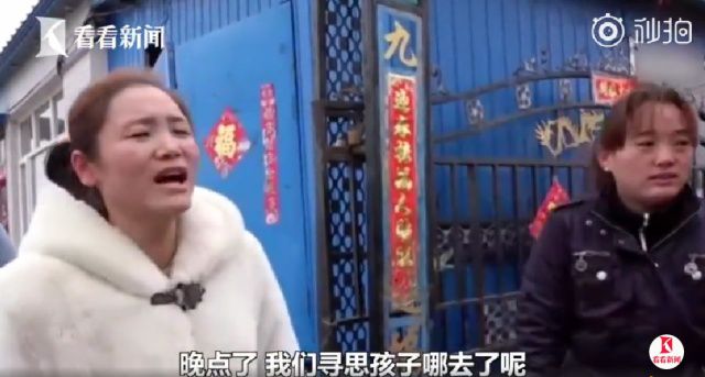 奧迪車不讓道與校車僵持40分鐘，這路得修修了！