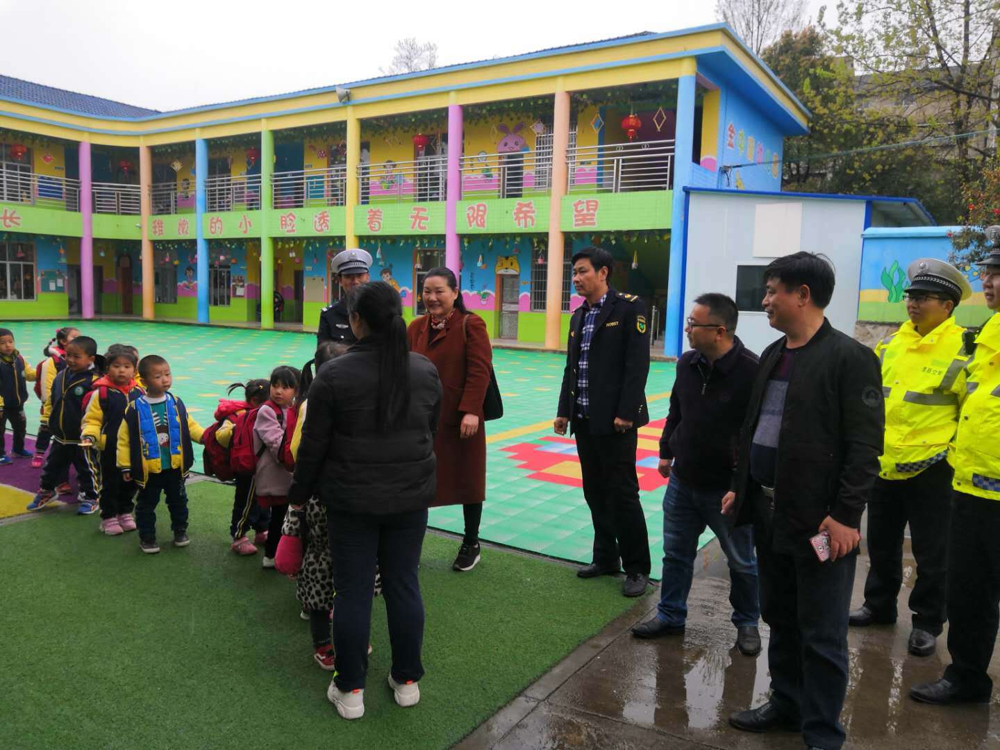 澧縣金羅鎮(zhèn)開展校車安全整治行動(dòng)